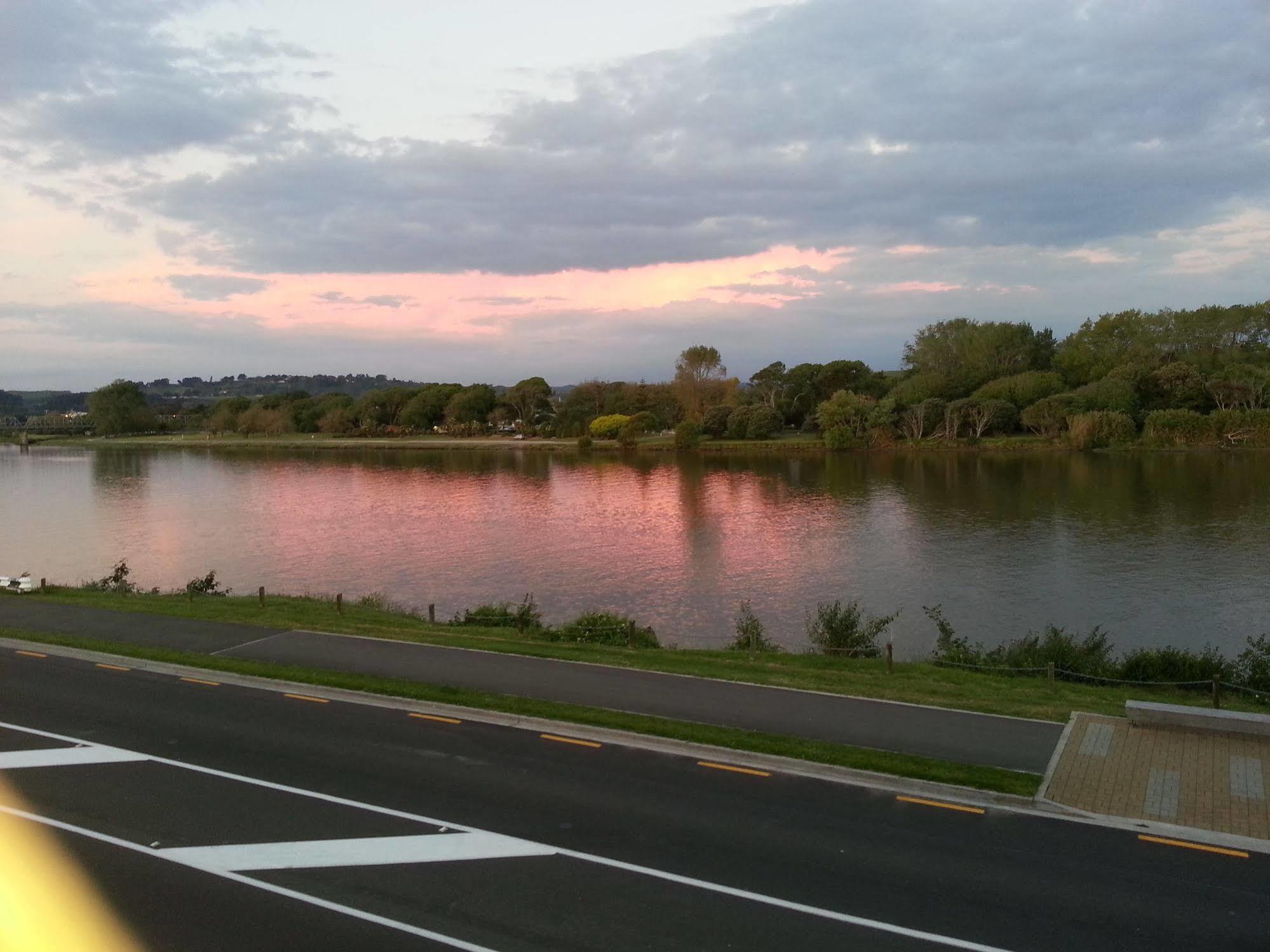 Tamara Riverside Lodge Whanganui Exterior foto